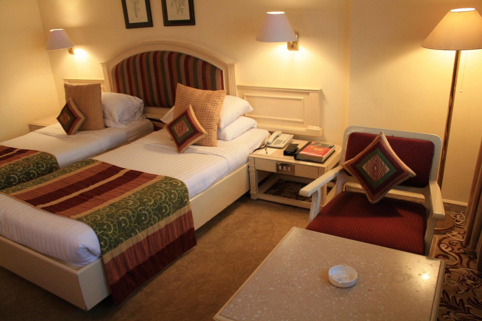 Hotel Bawa International Bombay Extérieur photo